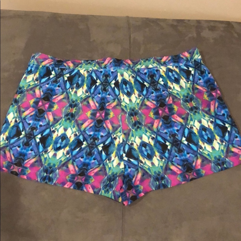 Printed Shorts - Picture 3 of 3